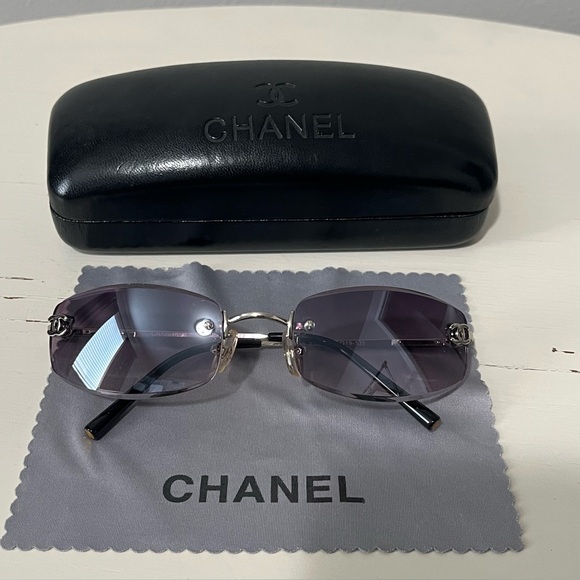 Chanel Vintage Sunglasses with Case and Cloth Y2K  Made in Italy 62(19)135 - Picture 1 of 11